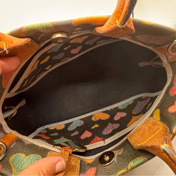 Dooney & bourke vintage heart tote bag with leather trim - Picture 7 of 9